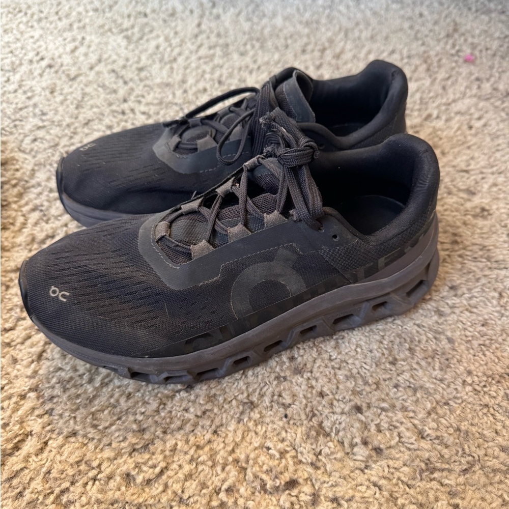 On Running women’s black cloud monster tennis shoe